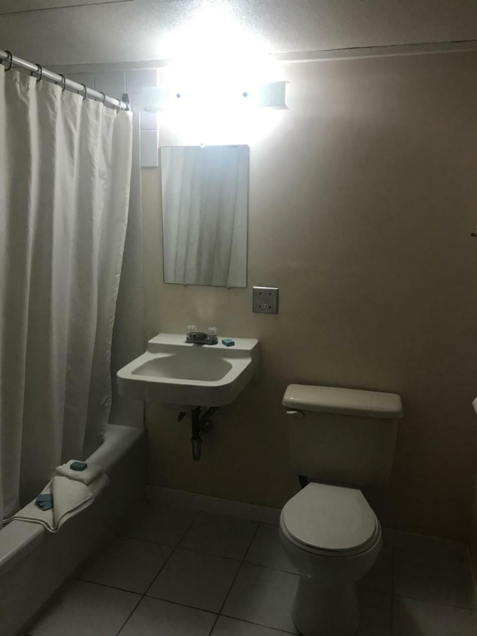 Oasis Hotel Каш Крийк Екстериор снимка